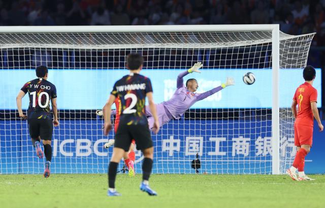 开云体育下载-韩佳奇揽责：2粒丢球和我有关 韩国队任意球太出色