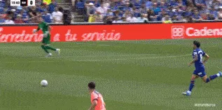 开云体育下载-孔德中场铲人犯规，裁判向其出示黄牌